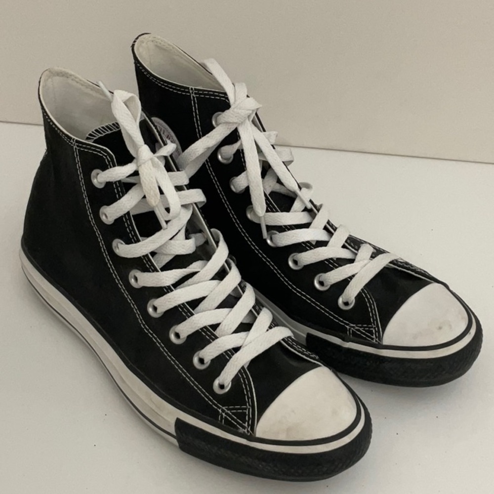 Converse All Stars HighTop Shoes Women’s 10, Men’s 8, Practically New, Blk & Wht